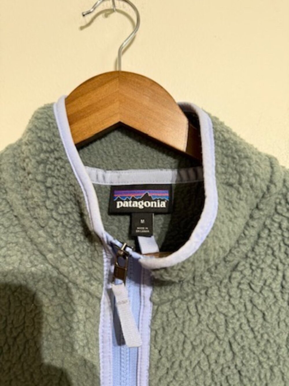 Women's Patagonia Retro Pile Jacket, Medium - Picture 5 of 6